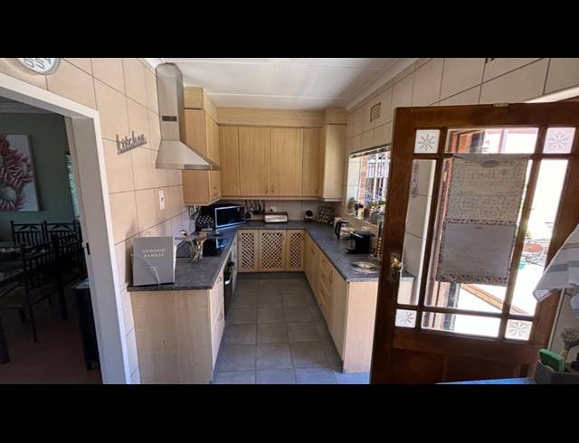 3 BEDROOM HOUSE FOR SALE IN LINMEYER